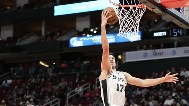 Spurs aplastan a los Rockets en duelo de coleros del Oeste