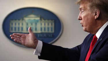 donald trump amenazo con cerrar las redes sociales tras los cuestionamientos sobre dos mensajes que publico en twitter