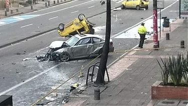 americateve | Conduciendo un vehículo diplomático de la embajada venezolana en Bogotá, un joven borracho y a exceso de velocidad, provocó un accidente que dejó un muerto y nueve personas heridas.