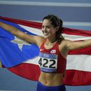 La boricua Alondra Negrón celebra al concluir victoriosa los 3.000 metros con obstáculos en los Juegos Centroamericanos y del Caribe en San Salvador, el viernes 7 de julio de 2023 (AP Foto/Arnulfo Franco)