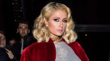 paris hilton esta obsesionada con su anillo de compromiso
