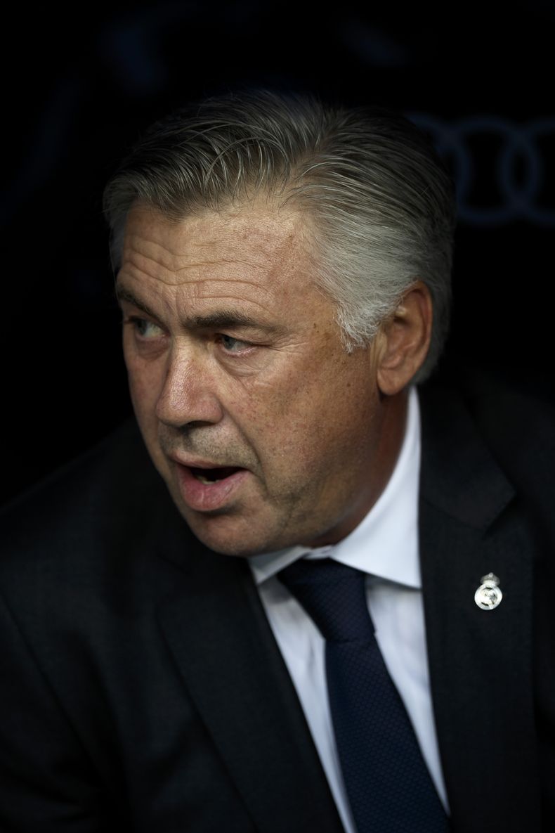 El t&eacute;cnico de Real Madrid, Carlo Ancelotti, durante un partido contra C&oacute;rdoba por la liga espa&ntilde;ola el lunes, 25 de agosto de 2014, en Madrid. (AP Photo/Daniel Ochoa de Olza)