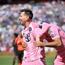 Los delanteros Lionel Messi y Germán Berterame del Inter Miami celebra el gol de Berterame en el encuentro de la MLS ante el Colorado Rapids el sábado 18 de abril del 2026. (AP Foto/Geneva Heffernan)