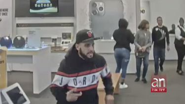 captado en camara quedo un hombre robado en una tienda sprint en miami shores