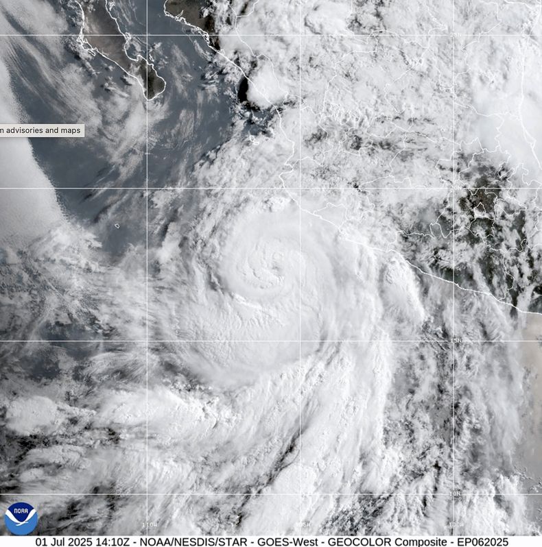 Esta imagen satelital, proporcionada el lunes 1 de julio de 2025 por la Oficina Nacional de Administración Oceánica y Atmosférica de Estados Unidos (NOAA, por sus siglas en inglés), muestra el huracán Flossie. (NOAA vía AP)