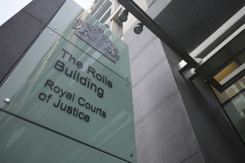 Una visión general del Tribunal Superior donde se llevaría a cabo el juicio del Príncipe Enrique contra News Group Newspapers por acusaciones de espionaje en Londres, el martes 21 de enero de 2025. (Foto AP/Alastair Grant)
