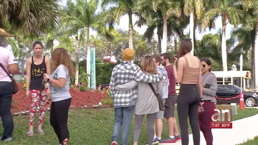 comunidad recuerda a las victimas de parkland