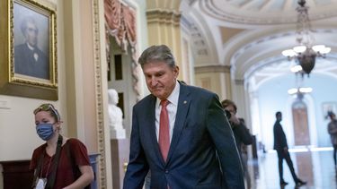 Manchin dice no votará por propuesta de gasto social