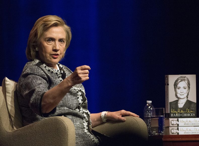 Hillary Rodham Clinton habla en un evento sobre su nuevo libro en Washington, el viernes 13 de junio de 2014. La ex secretaria de Estado advirti&oacute; durante el evento que las deterioradas condiciones en Irak podr&iacute;an tener "consecuencias mu