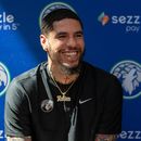El base recién adquirido por los Timberwolves de Minnesota, LaMelo Ball, se ríe durante una conferencia de prensa de presentación en el Target Center en Minneapolis, el martes 14 de julio de 2026. (Alex Kormann/Minnesota Star Tribune vía AP)