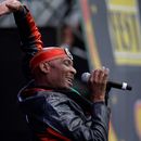 ARCHIVO - Jimmy Cliff se presenta en el New Orleans Jazz and Heritage Festival en Nueva Orleans, el viernes 3 de mayo de 2013. (Foto AP/Gerald Herbert, archivo)