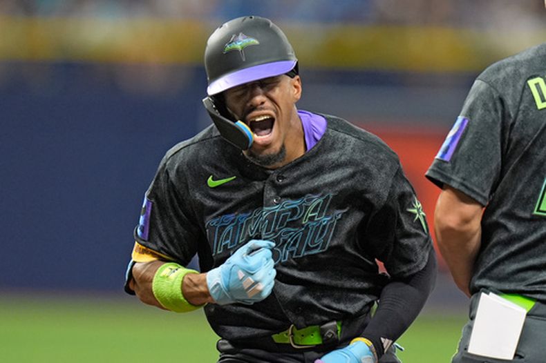 Chandler Simpson de los Rays de Tampa Bay reacciona a su sencillo remolcador ante el pitcher de los Padres de San Diego Adrian Morejon en la séptima entrada el sábado 29 de agosto del 2026. (AP Foto/Chris OMeara)