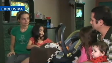 americateve | Una bebé que hoy justamente cumple siete meses de nacida, esta recién operada y sus padres piden ayuda porque no saben si mañana podrán ofrecerle un sitio digno para dormir.