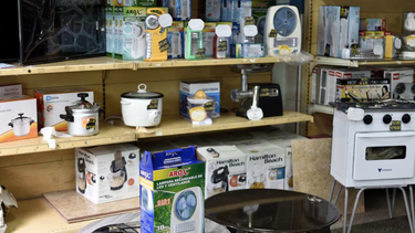 nuevas medidas economicas del regimen buscan acabar con negocio de las mulas en cuba