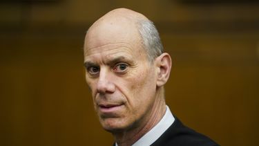 El juez federal de distrito James Boasberg, magistrado presidente de la corte federal para el Distrito de Columbia, posa para una fotografía en el Tribunal Federal E. Barrett Prettyman, el 16 de marzo de 2023, en Washington. (Carolyn Van Houten/The Washington Post vía AP, Archivo)