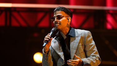 ARCHIVO - El cantante puertorriqueño Rauw Alejandro durante su concierto en el Coca-Cola Flow Fest en la Ciudad de México el sábado 23 de noviembre de 2024. (Foto AP/Félix Márquez, archivo)