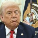 El presidente estadounidense Donald Trump habla con reporteros antes de firmar una orden ejecutiva en la Casa Blanca, en Washington, el lunes 31 de marzo de 2025. (Pool via AP)