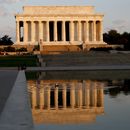 Pintan mensaje obsceno en monumento a Lincoln en Washington