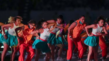 Un grupo de bailarines participa en la ceremonia inaugural de los Juegos Centroamericanos y del Caribe en San Salvador, el viernes 23 de junio de 2023 (AP Foto/Arnulfo Franco)