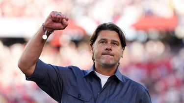 El argentino Mauricio Pochettino, entrenador de Estados Unidos, se despide tras la victoria ante Bosnia en los dieciseisavos de final de la Copa del Mundo, el miércoles 1 de julio de 2026 en Santa Clara, California (AP Foto/Martin Meissner)