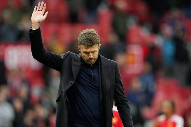 El técnico del Manchester United tras la derrota contra Bournemouth en la Liga Premier, el domingo 25 de octubre de 2026, en Manchester. (AP Foto/Dave Thompson)