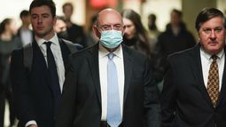El ex director financiero de la Trump Organization, Allen Weisselberg, llega a tribunales en la ciudad de Nueva York el 15 de noviembre de 2022. (Foto AP /Seth Wenig)