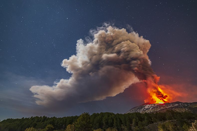 EUR-GEN ITALIA-ETNA-ERUPCIÓN
