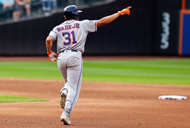 LaMonte Wade Jr. de los Astros de Houston corre las bases tras batear un jonrón en la sexta entrada ante los Mets de Nueva York el domingo 30 de agosto del 2026. (AP Foto/Noah K. Murray)