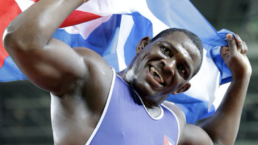 cubano mijain lopez gana su tercer oro consecutivo en lucha