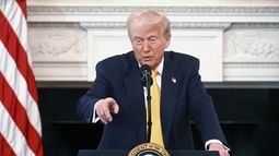 El presidente de EEUU, Donald Trump, habla en la Casa Blanca el viernes 21 de febrero de 2025. (Pool vía AP)