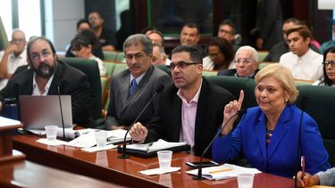 emplazan a la gobernadora a frenar el reglamento de permisos