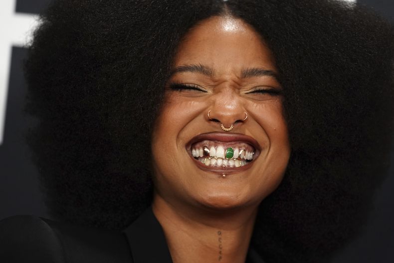 Willow Smith llega a la 67ª entrega anual de los Grammy el domingo 2 de febrero de 2025 en Los Ángeles. (Foto Jordan Strauss/Invision/AP)