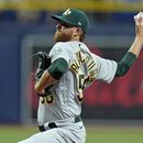 Blackburn lanza 5 innings en blanco; Atléticos vencen a Rays