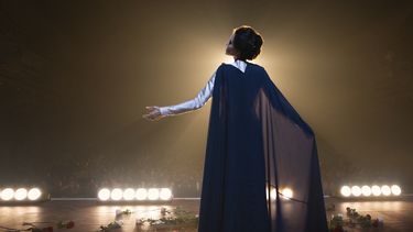 En esta imagen difundida por Netflix, Angelina Jolie como Maria Callas en una escena de Maria. (Pablo Larraín/Netflix vía AP)