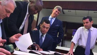 americateve | Giancarlo Stanton firmó el miércoles su contrato histórico de 325 millones de dólares por 13 temporadas con los Marlins de Miami durante una conferencia de prensa en la que anunciaron formalmente el acuerdo.