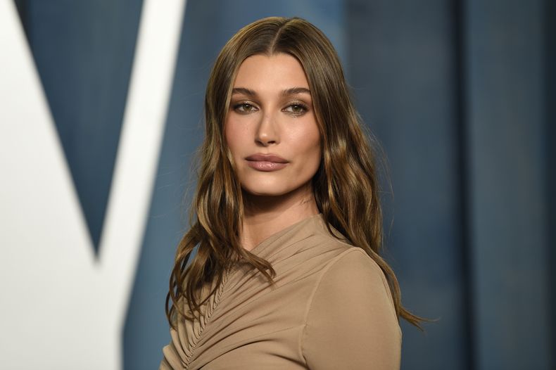 ESP-CEL HAILEY BIEBER-DEMANDA