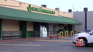 robo en el supermercado rey chavez de hialeah termina con dos ninos baleados