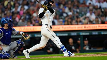 James Outman, de los Tigres de Detroit, pega un jonrón de tres carreras ante los Reales de Kansas City, el jueves 23 de julio de 2026 (AP Foto/Paul Sancya)