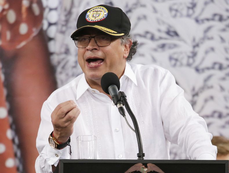 El presidente colombiano Gustavo Petro pronuncia unas palabras durante una reunión regional en Neiva, Colombia, el sábado 29 de julio de 2023. (Sergio Reyes/La Nacion vía AP)