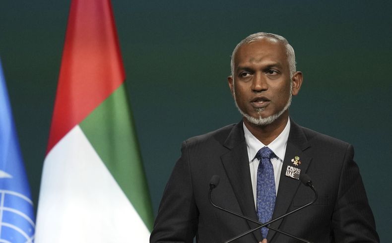 El presidente de Maldivas Mohamed Muizzu durante una sesión plenaria en la Cumbre Climática de la ONU COP28, el 1 de diciembre de 2023 en Dubái, Emiratos Árables Unidos. (AP Foto/Rafiq Maqbool, Archivo)