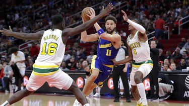 Con diez triples de Thompson, Warriors ganan fuera de casa