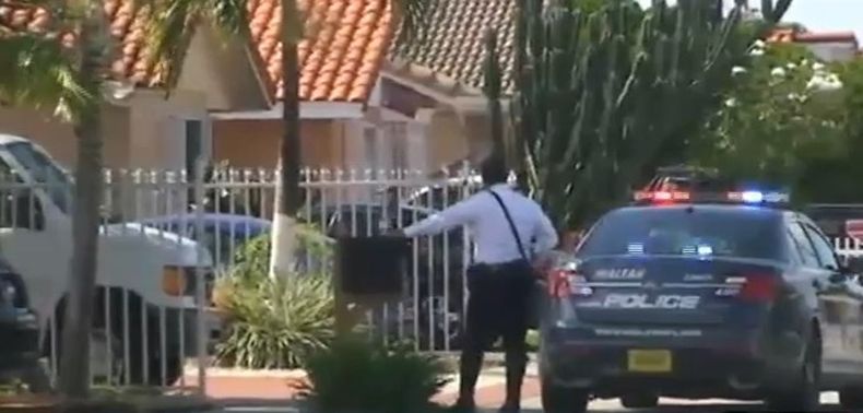 A esta hora ya se conoce el nombre del sospechoso arrestado, un joven de 18 años identificado como Erick Castillo, y quien según la policía vive muy cerca de la casa que intentaba robar.