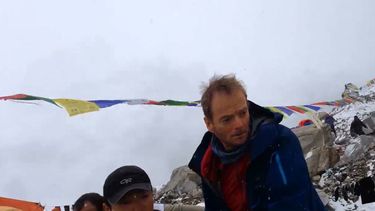 impactante video de una avalancha en el everest durante sismo en nepal