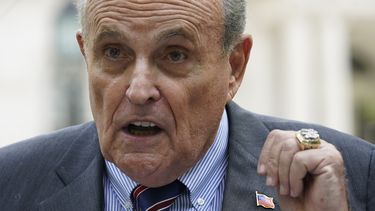 Giuliani enfrenta cargos de violaciones de ética profesional