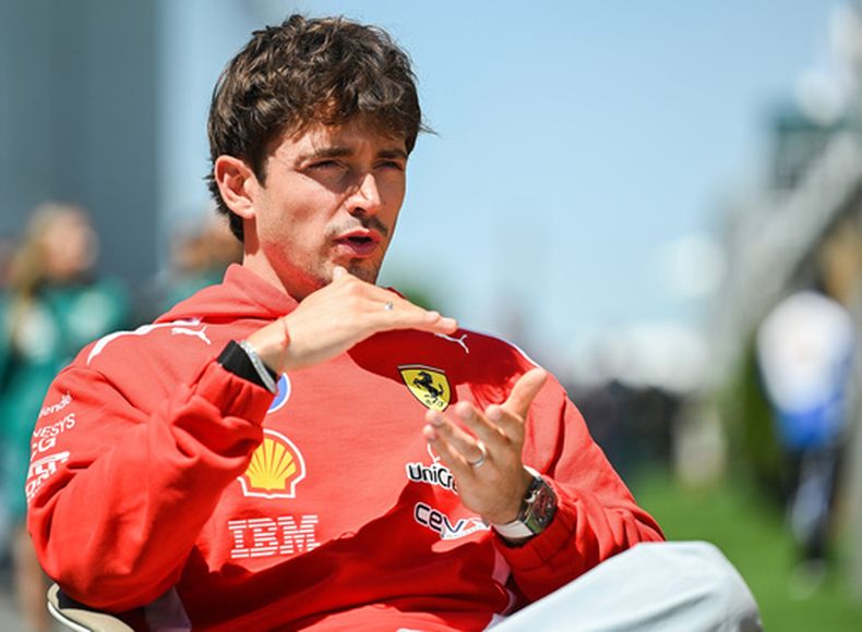El piloto de Ferrari Charles Leclerc al ser entrevistado durante el Gran Premio de Canadá, el jueves 21 de mayo de 2026, en Montreal. (Graham Hughes/The Canadian Press vía AP)