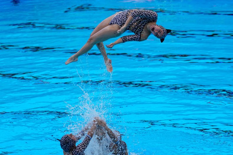 México compite en la final de natación artística, modalidad acrobática por equipos, en los Juegos Centroamericanos y del Caribe en Santo Domingo, el sábado 8 de agosto de 2026 (AP Foto/Fernando Vergara)