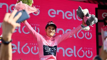 Carapaz lidera la clasificación general del Giro de Italia