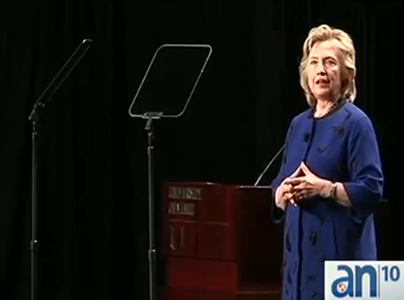 La Ex - Secretaria de Estado Hillary Clinton se dirigió esta noche a los estudiantes de la Universidad de Miami y uno de los temas que abordó fue la crítica situación en Venezuela.