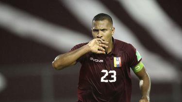 Venezuela sorprende a Chile y deja sótano de la eliminatoria