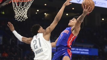 Hayes y Jackson llevan a Pistons a vencer a Thunder